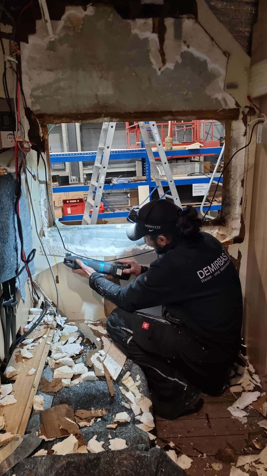 Vorher: Wasserschadenreparatur und Renovierung der gesamten Inneneinrichtung